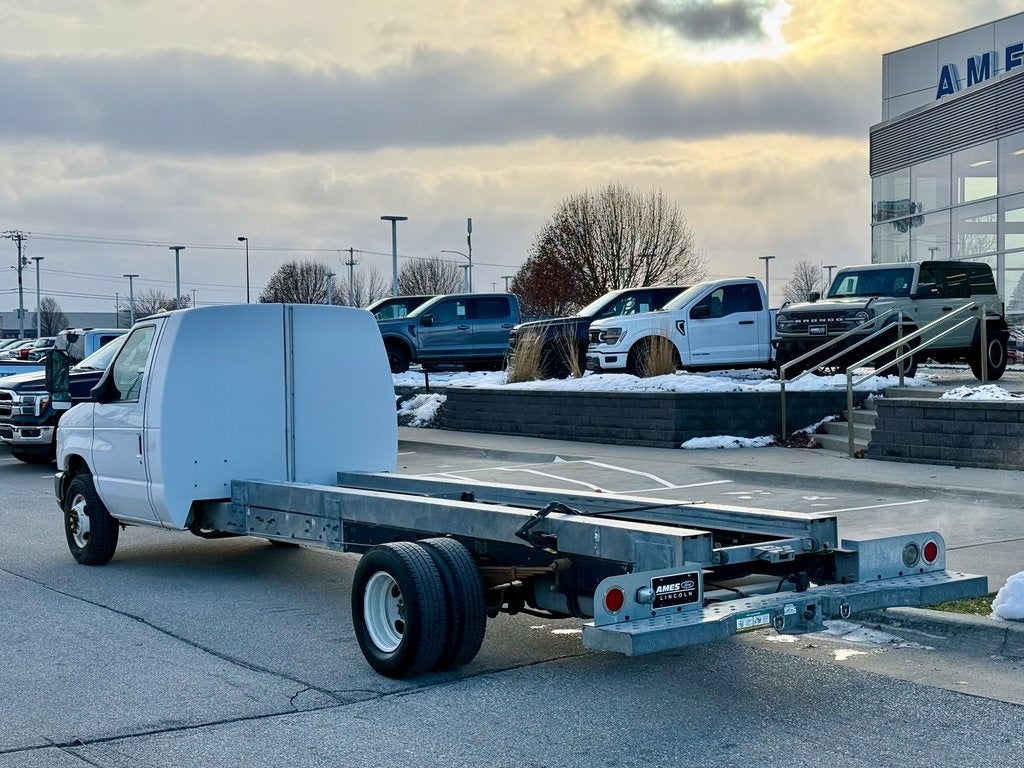 2011 Ford E-450SD Base DRW