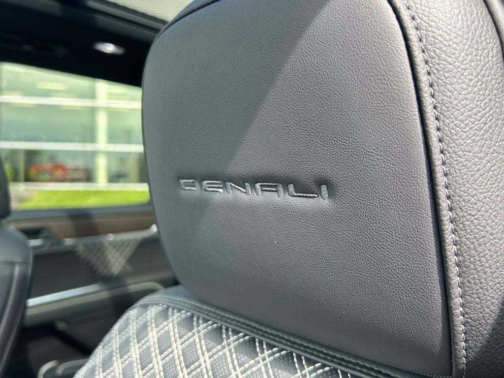 2025 GMC Acadia Denali