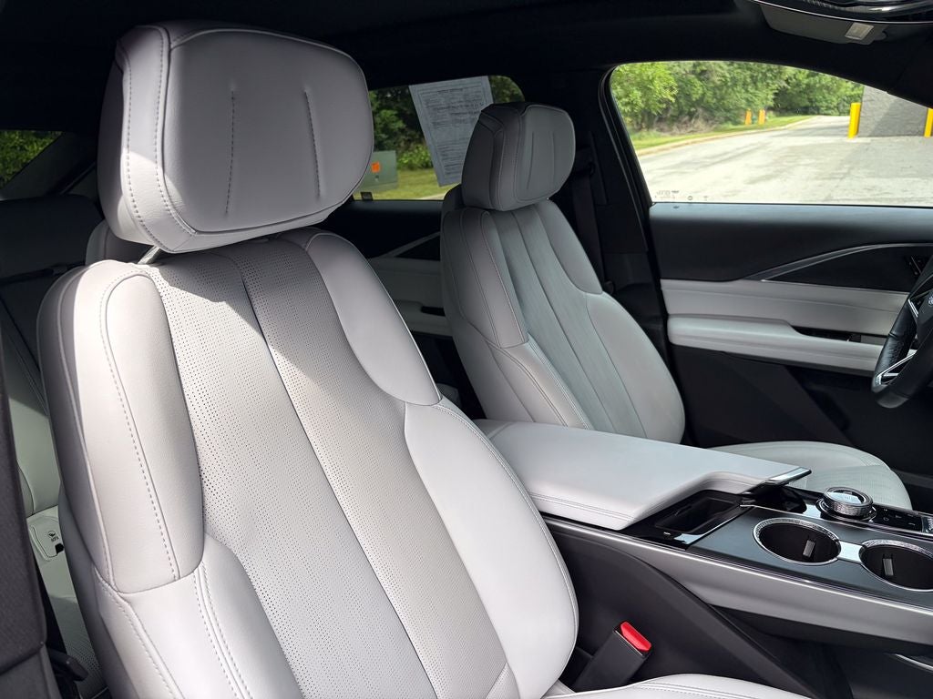 2024 Cadillac LYRIQ Sport