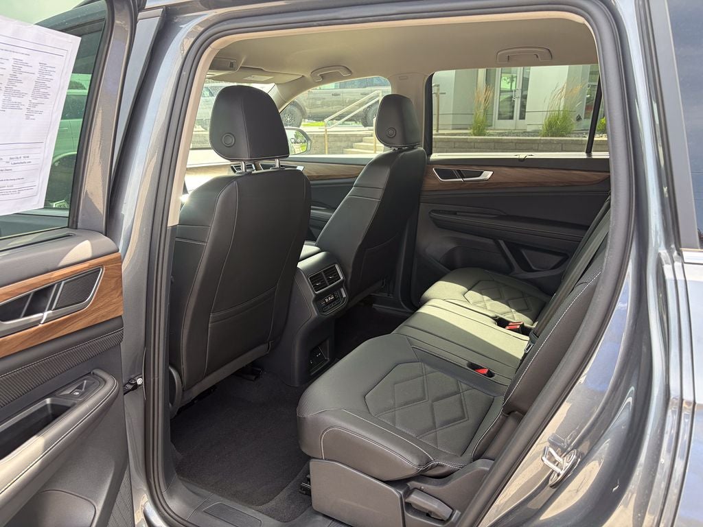 2025 Volkswagen Atlas 2.0T SE w/Technology