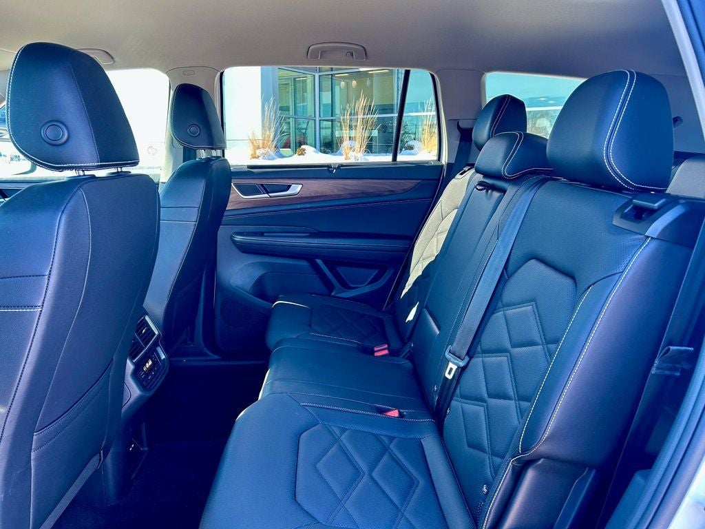 2025 Volkswagen Atlas 2.0T SE w/Technology