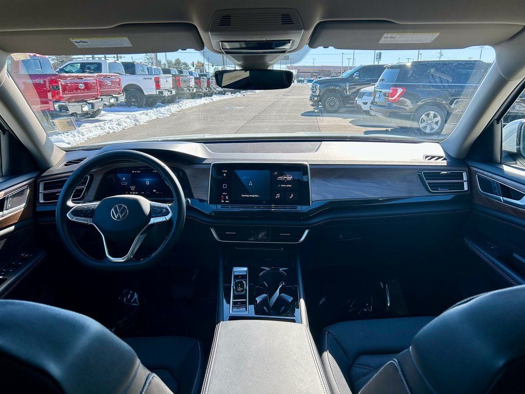 2025 Volkswagen Atlas 2.0T SE w/Technology