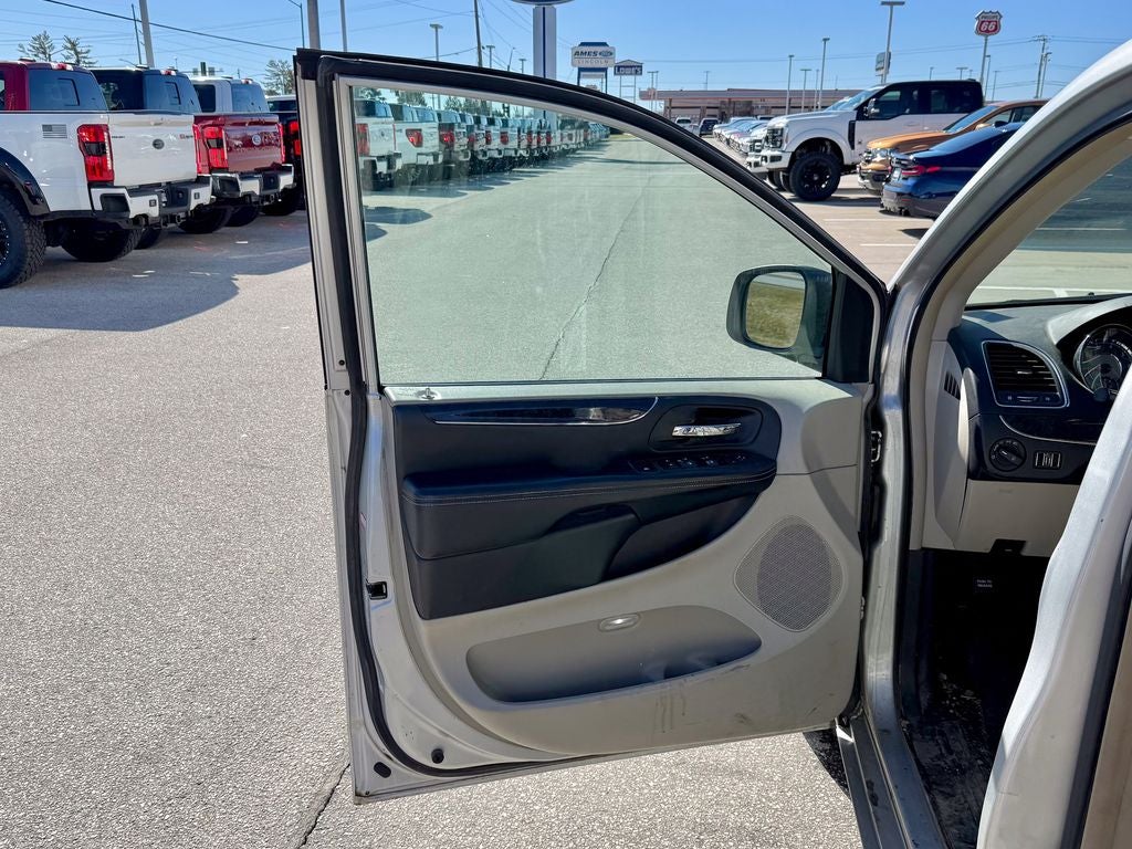 2012 Chrysler Town & Country Touring