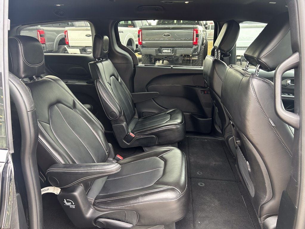 2025 Chrysler Pacifica Select