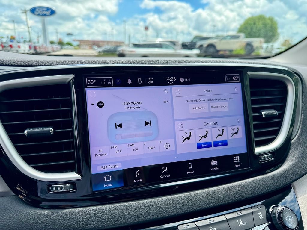2024 Chrysler Pacifica Touring L