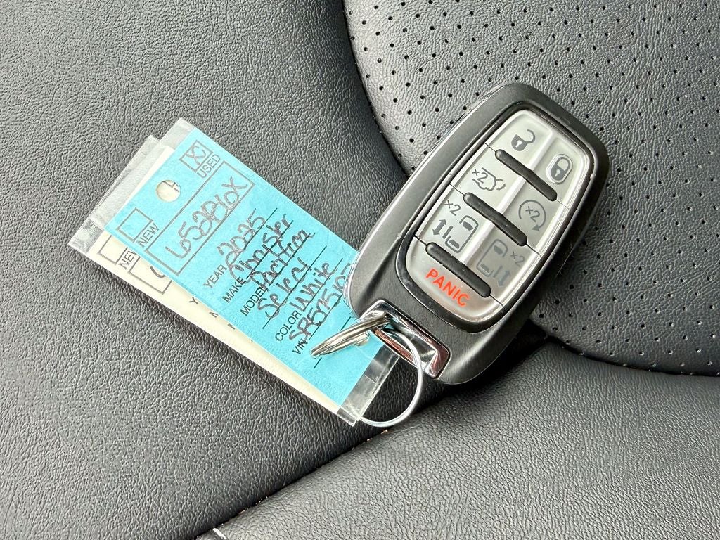 2025 Chrysler Pacifica Select