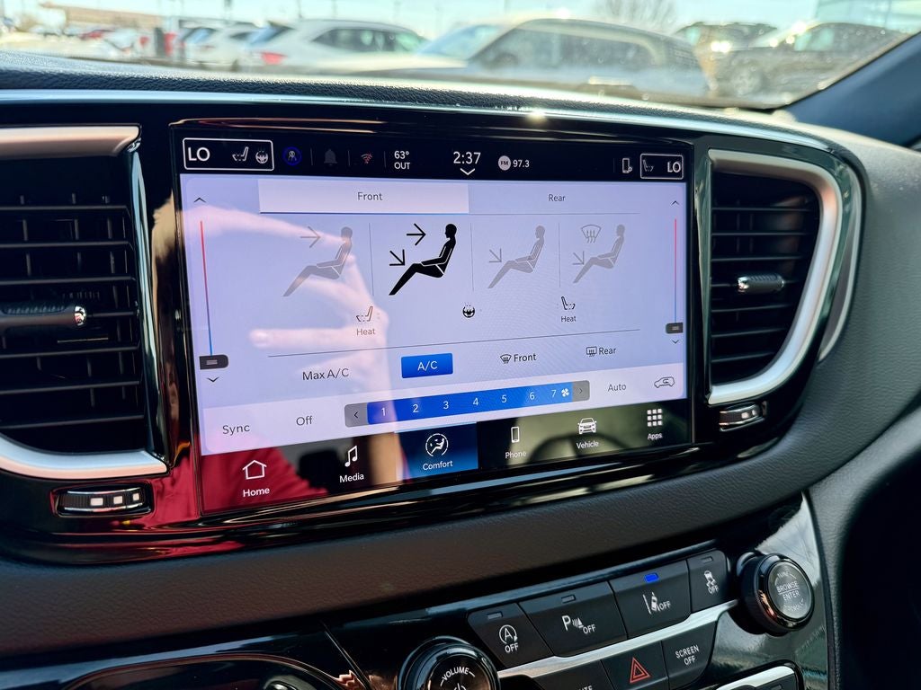 2025 Chrysler Pacifica Select