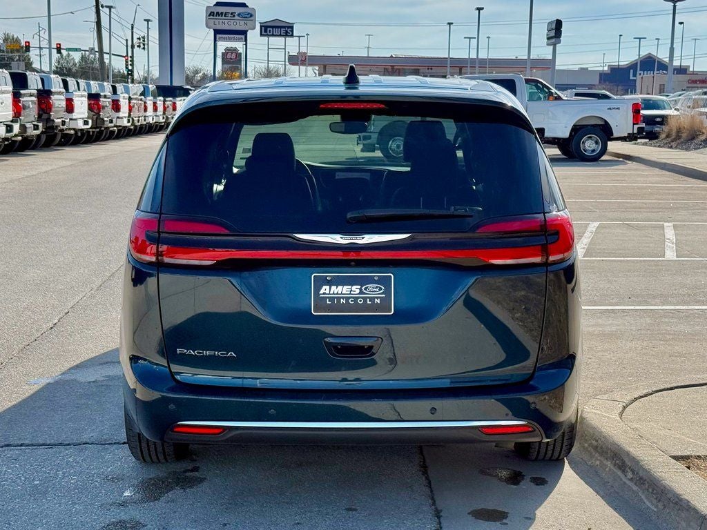 2025 Chrysler Pacifica Select