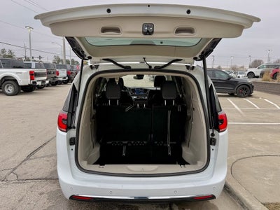 2024 Chrysler Pacifica Hybrid Select