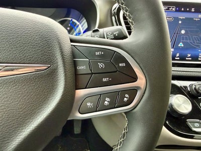 2024 Chrysler Pacifica Hybrid Select