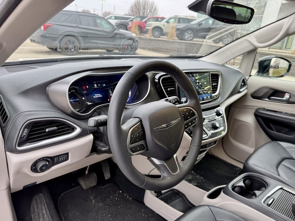 2024 Chrysler Pacifica Hybrid Select