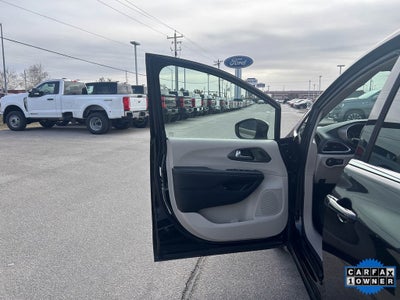 2024 Chrysler Pacifica Hybrid Select