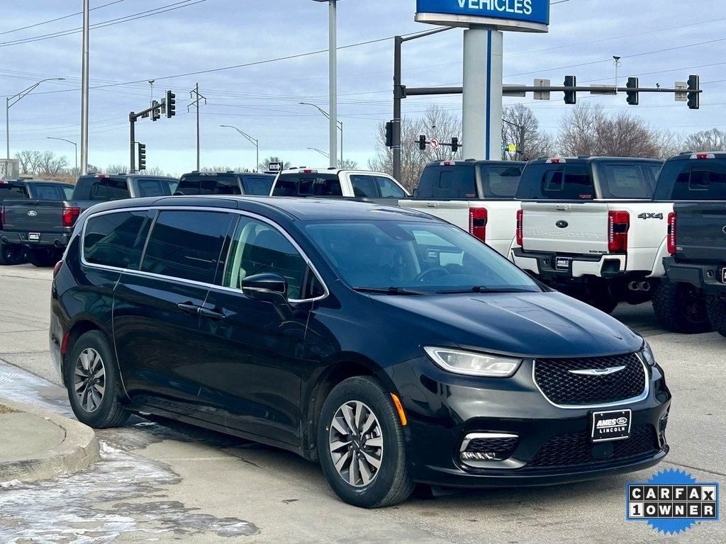2024 Chrysler Pacifica Hybrid Select