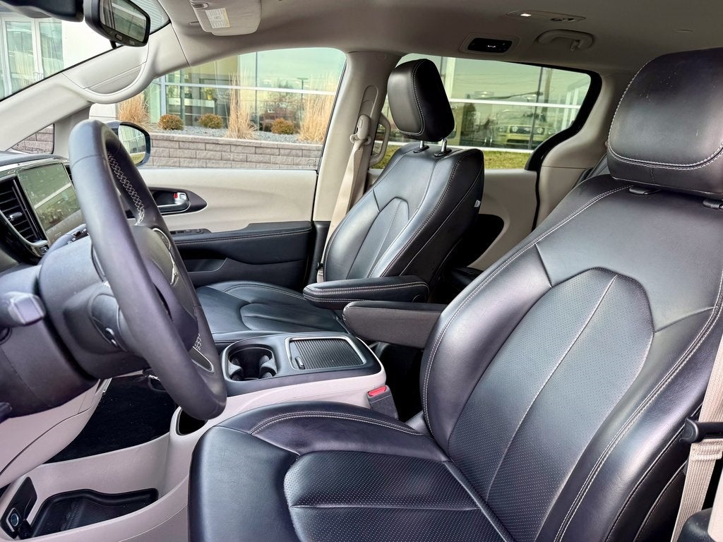 2024 Chrysler Pacifica Hybrid Select