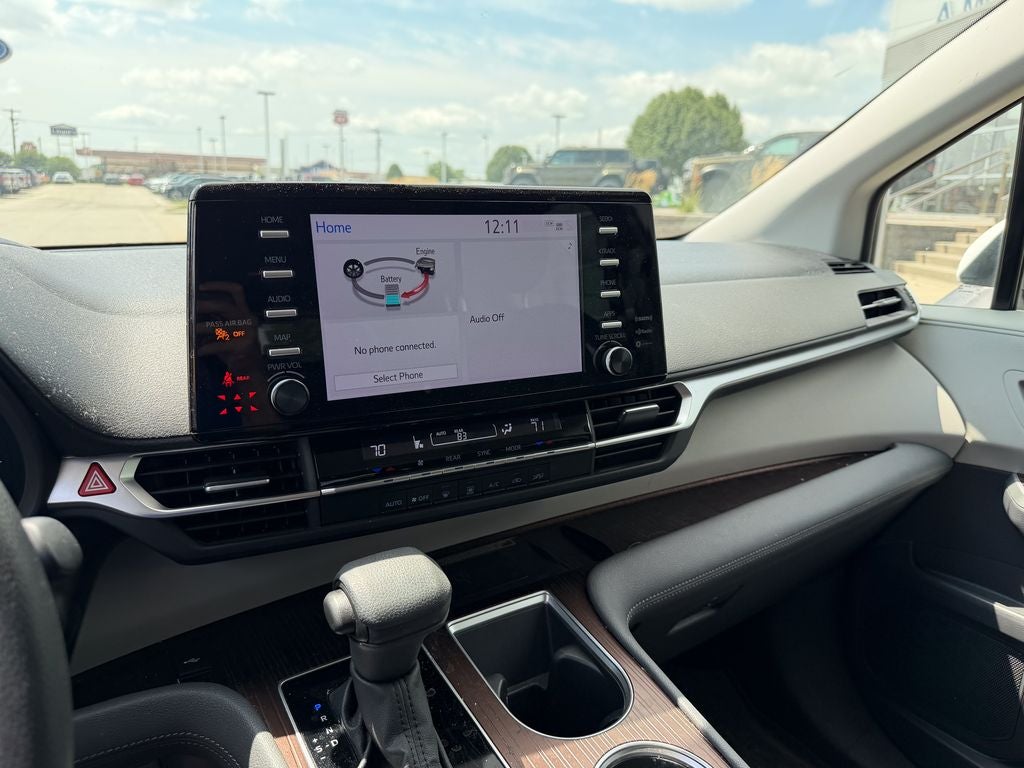 2023 Toyota Sienna LE 8 Passenger