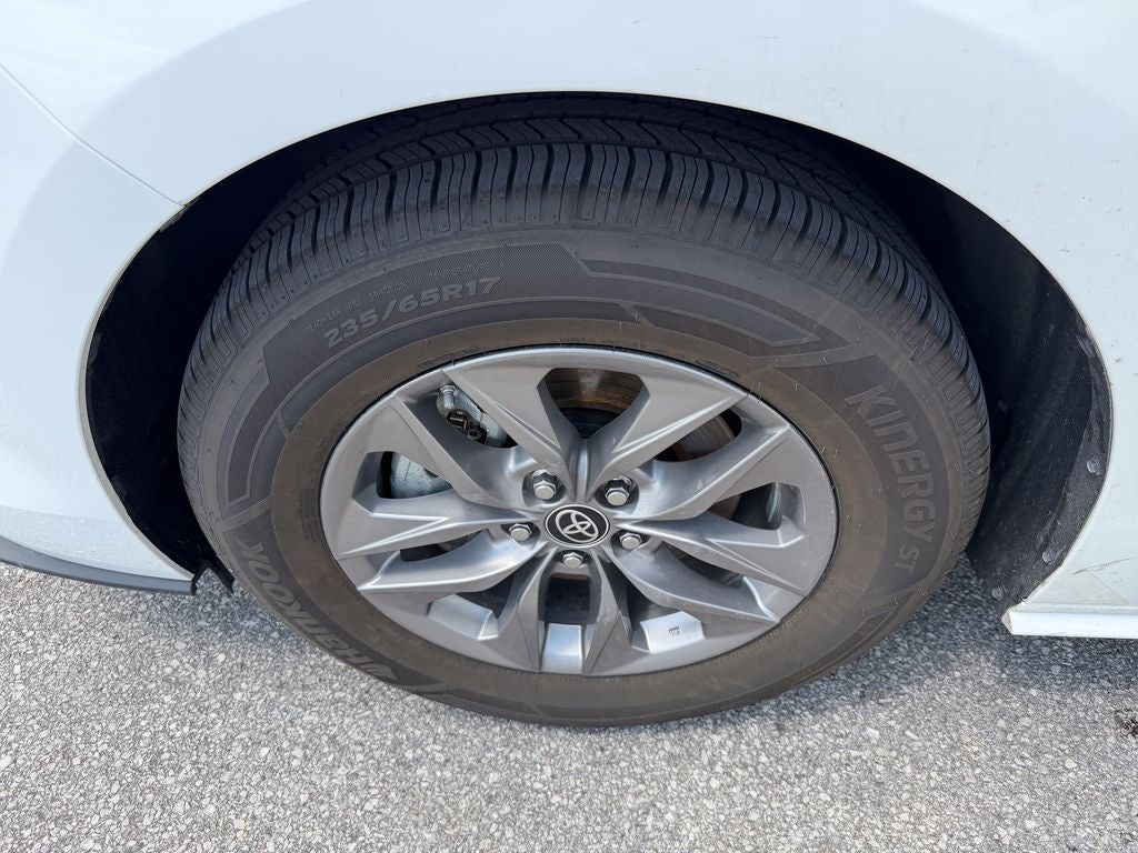 2023 Toyota Sienna LE 8 Passenger