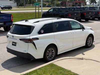 2023 Toyota Sienna LE 8 Passenger