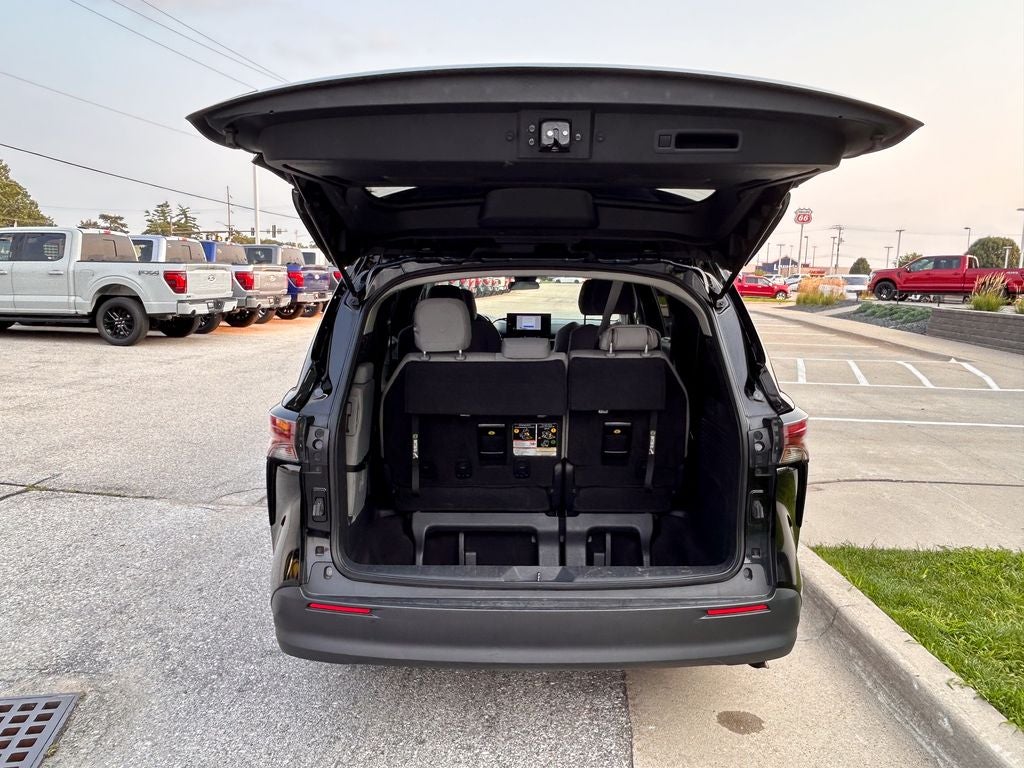 2025 Toyota Sienna LE 8 Passenger