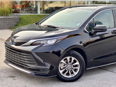 2025 Toyota Sienna LE 8 Passenger
