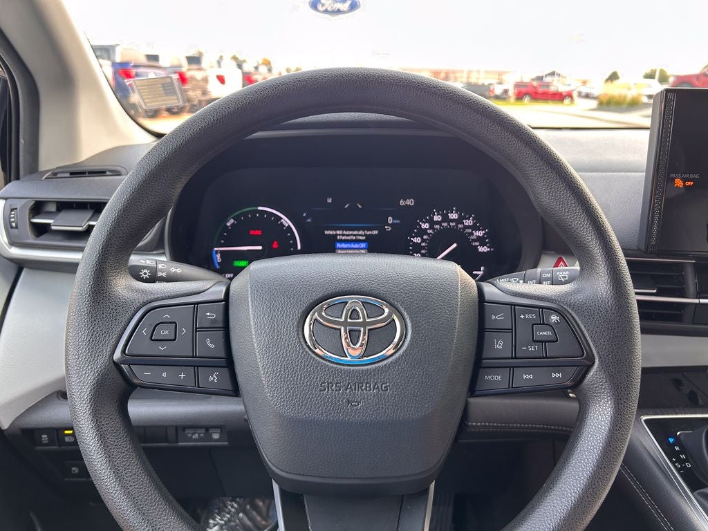 2025 Toyota Sienna LE 8 Passenger