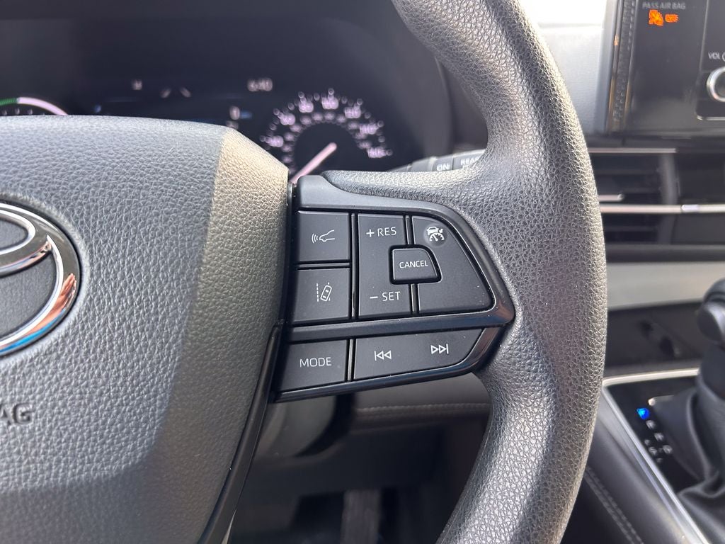 2025 Toyota Sienna LE 8 Passenger
