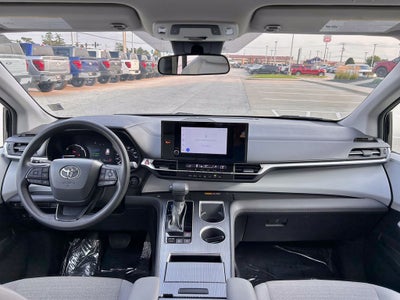 2025 Toyota Sienna LE 8 Passenger