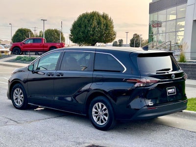 2025 Toyota Sienna LE 8 Passenger