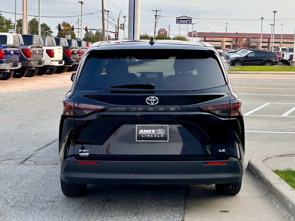 2025 Toyota Sienna LE 8 Passenger