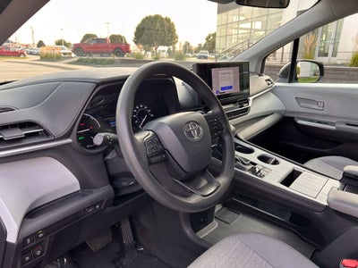 2025 Toyota Sienna LE 8 Passenger