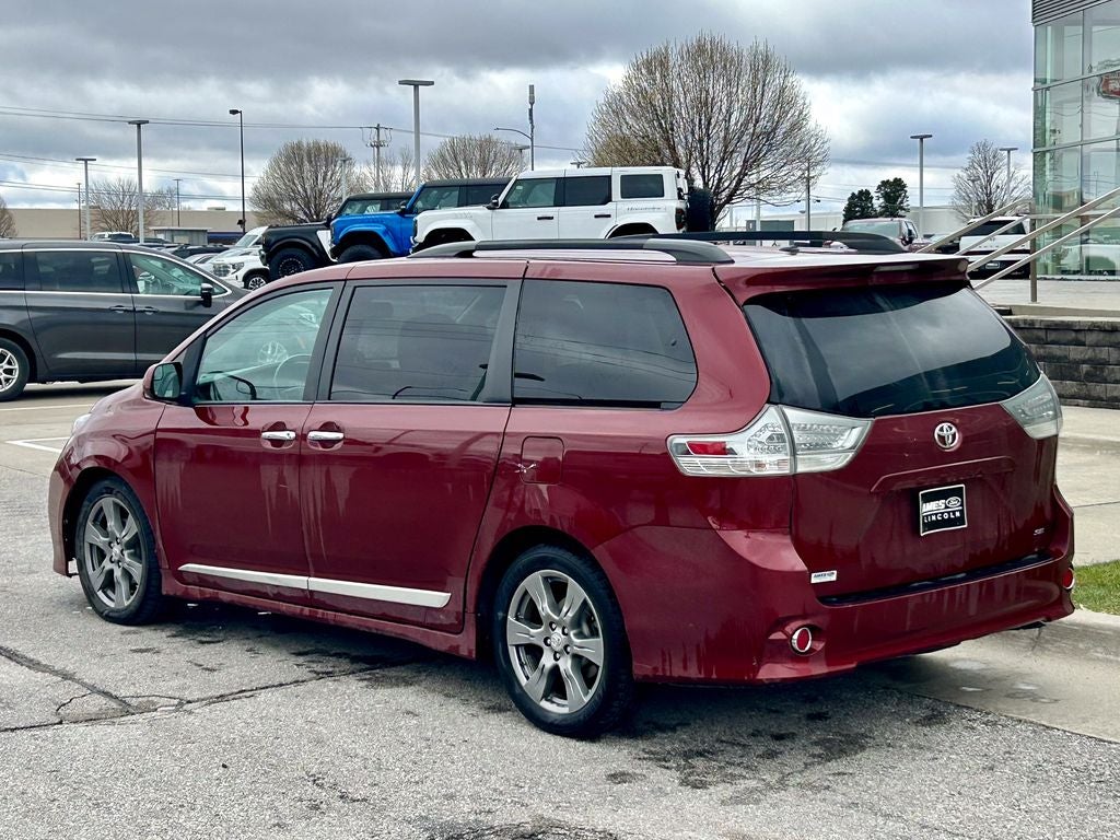 2017 Toyota Sienna SE Premium 8 Passenger