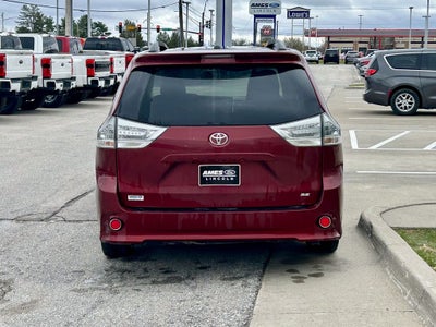 2017 Toyota Sienna SE Premium 8 Passenger