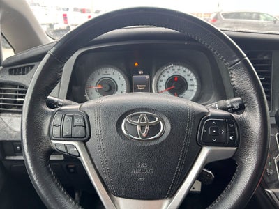 2017 Toyota Sienna SE Premium 8 Passenger