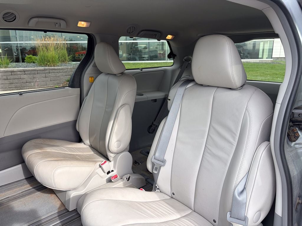 2013 Toyota Sienna XLE 8 Passenger