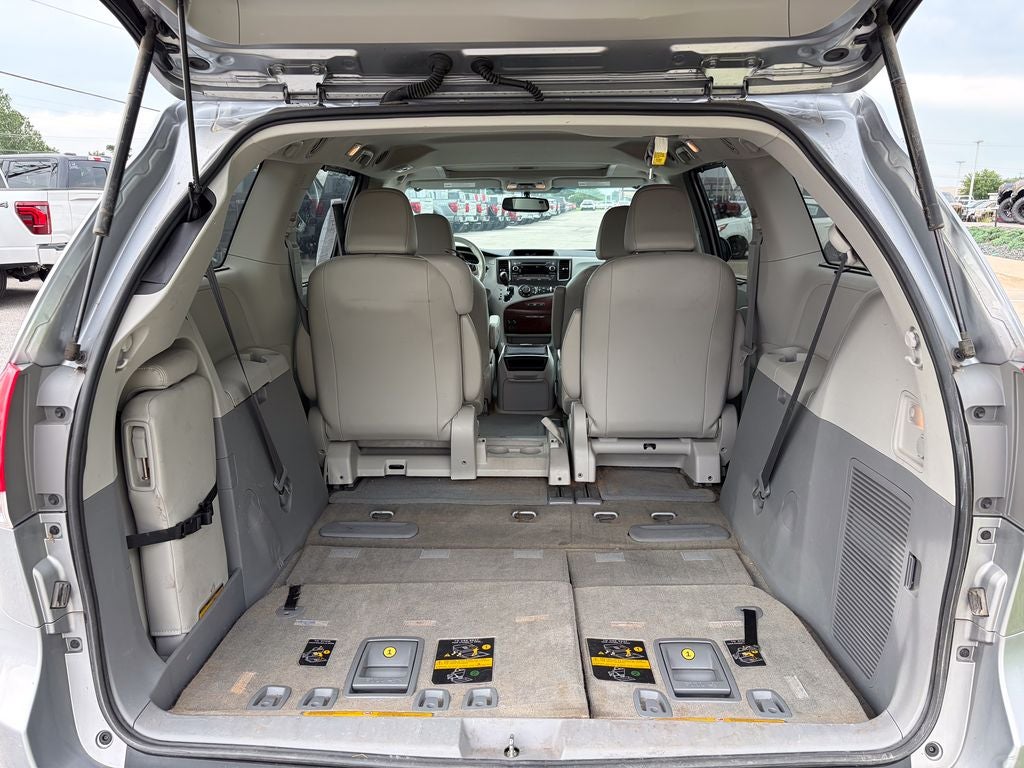 2013 Toyota Sienna XLE 8 Passenger