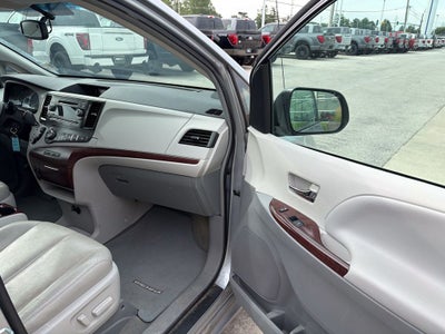 2013 Toyota Sienna XLE 8 Passenger