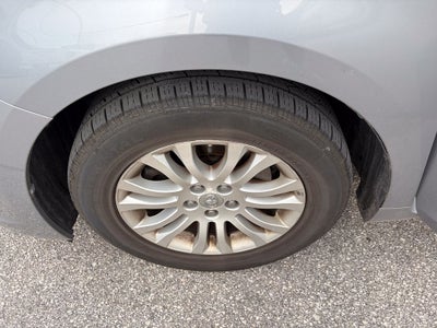 2013 Toyota Sienna XLE 8 Passenger