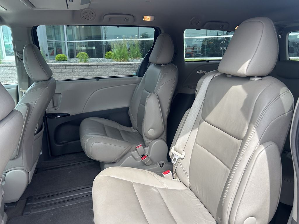 2017 Toyota Sienna XLE Premium 8 Passenger