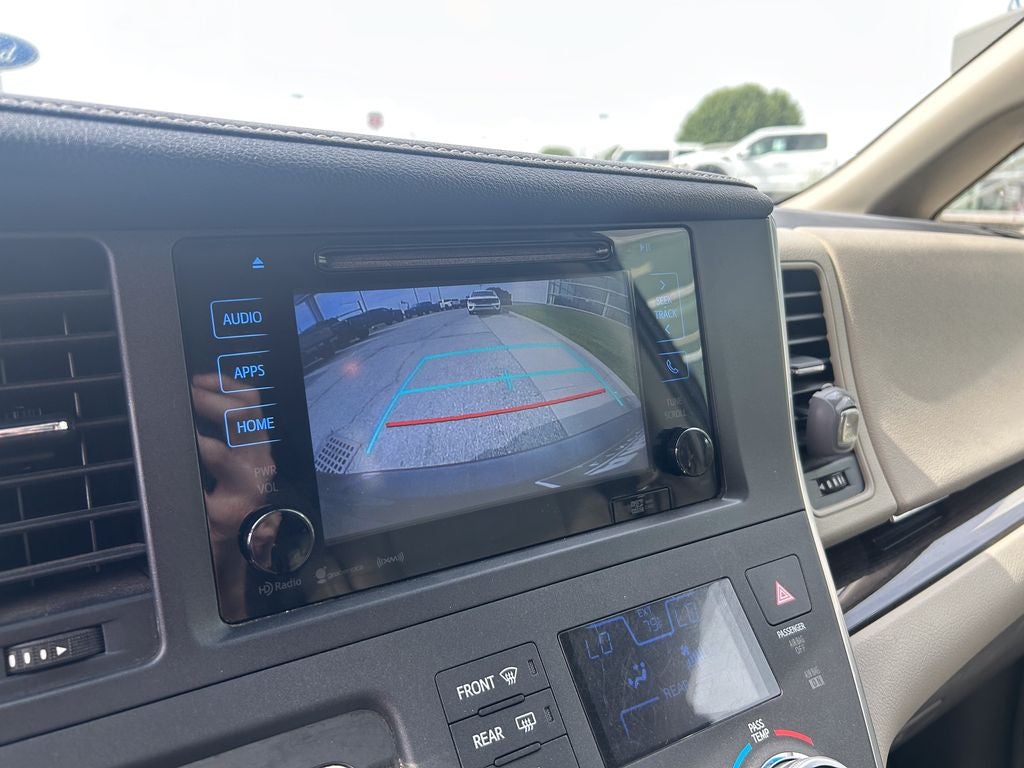 2017 Toyota Sienna XLE Premium 8 Passenger