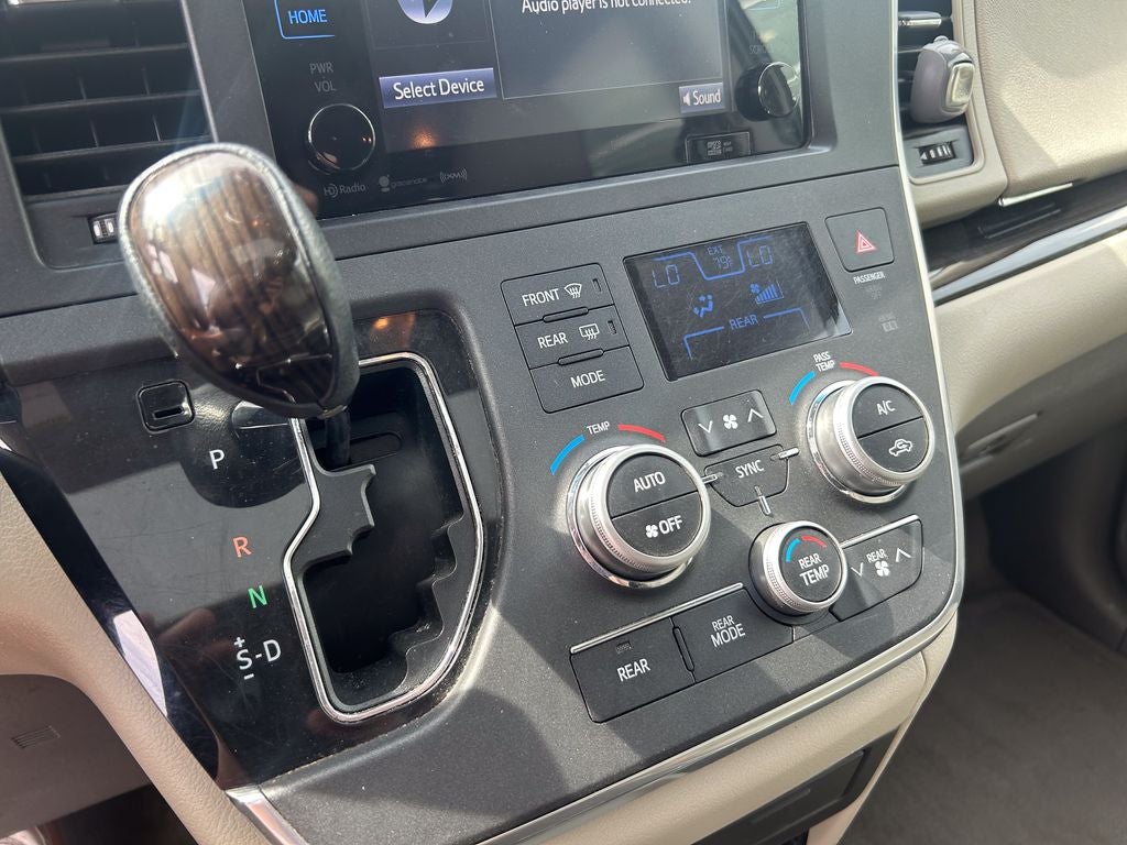 2017 Toyota Sienna XLE Premium 8 Passenger