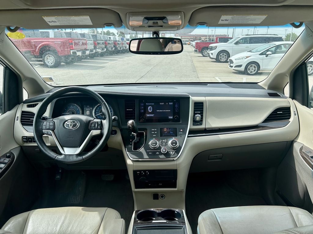 2017 Toyota Sienna XLE Premium 8 Passenger