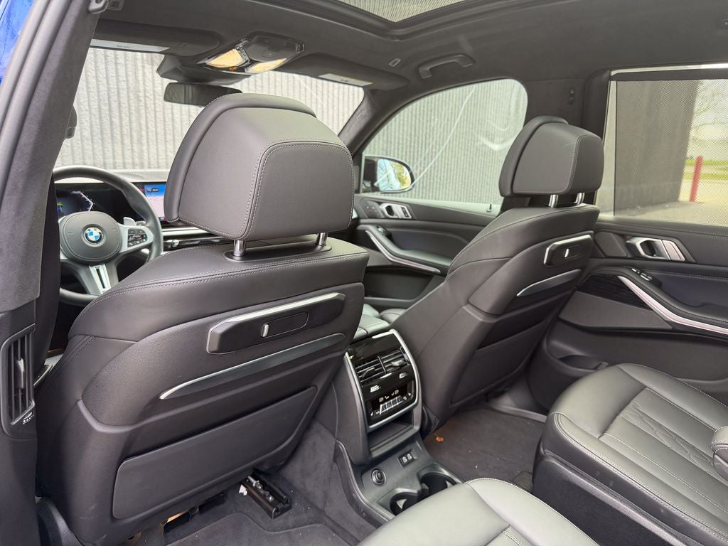 2023 BMW X7 M60i