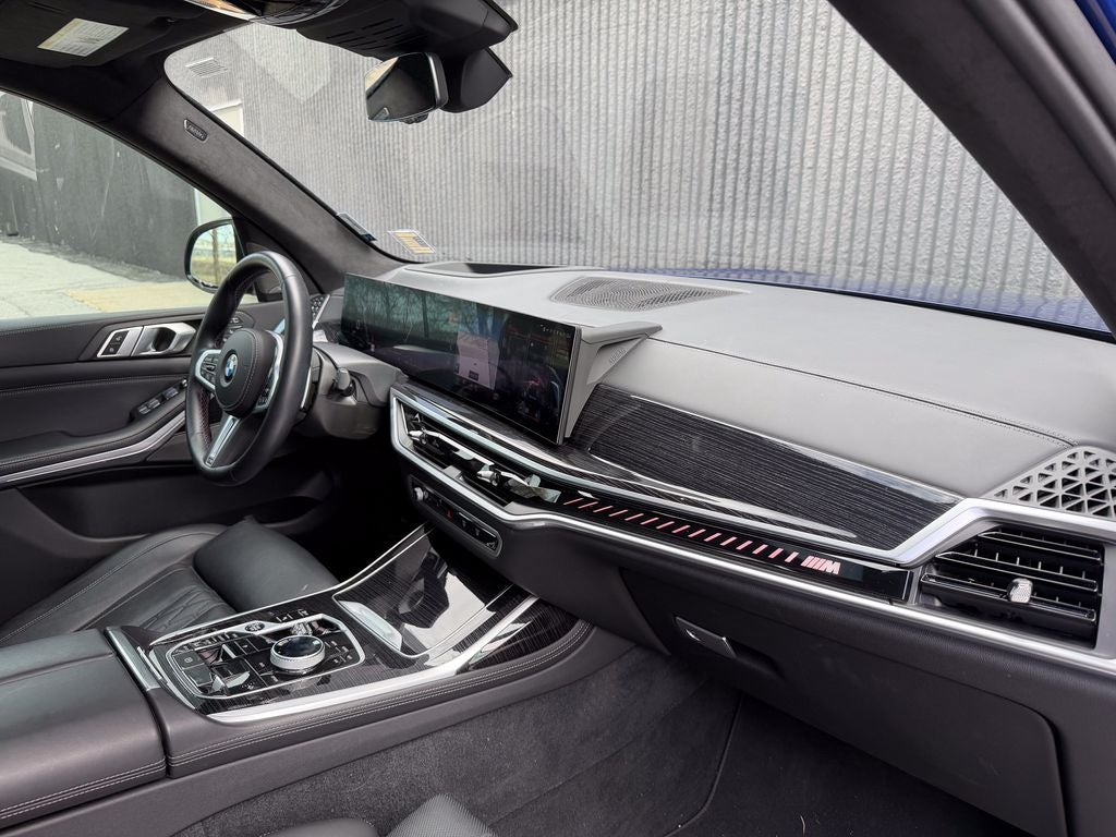 2023 BMW X7 M60i