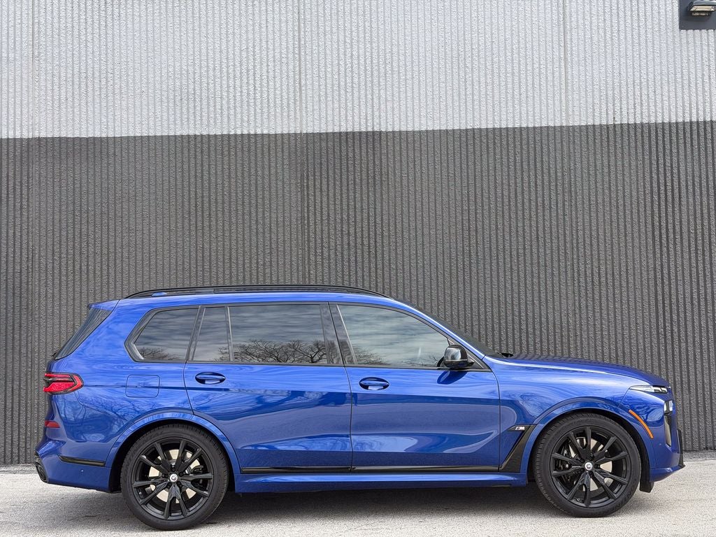 2023 BMW X7 M60i