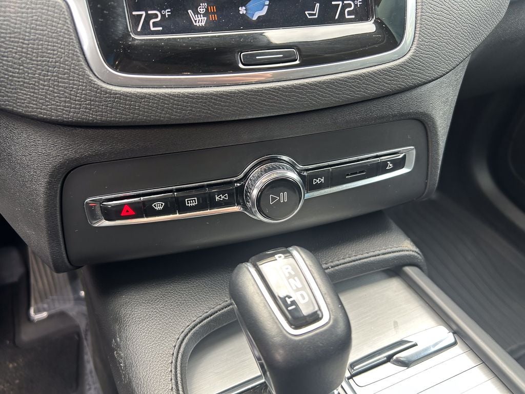 2021 Volvo XC90 T5 Momentum