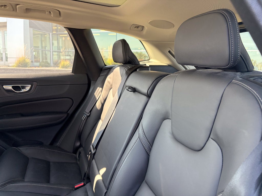 2024 Volvo XC60 B5 Ultimate Dark Theme