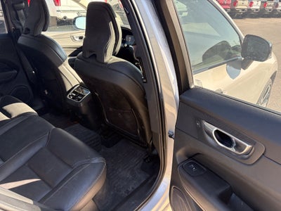 2024 Volvo XC60 B5 Ultimate Dark Theme