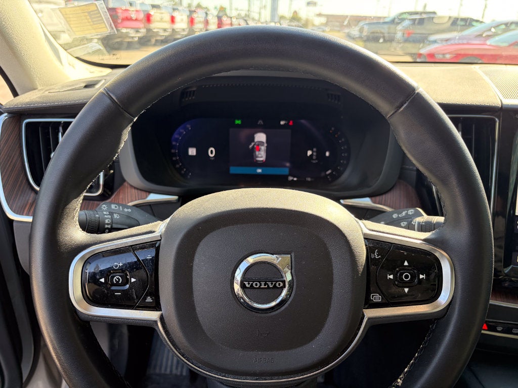 2024 Volvo XC60 B5 Ultimate Dark Theme