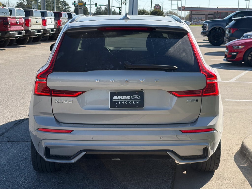 2024 Volvo XC60 B5 Ultimate Dark Theme