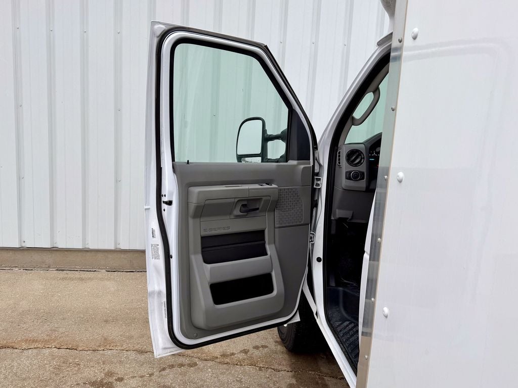 2025 Ford E-350SD Base Cutaway