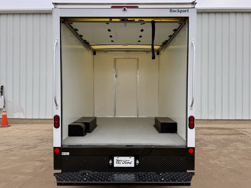 2025 Ford E-350SD Base Cutaway